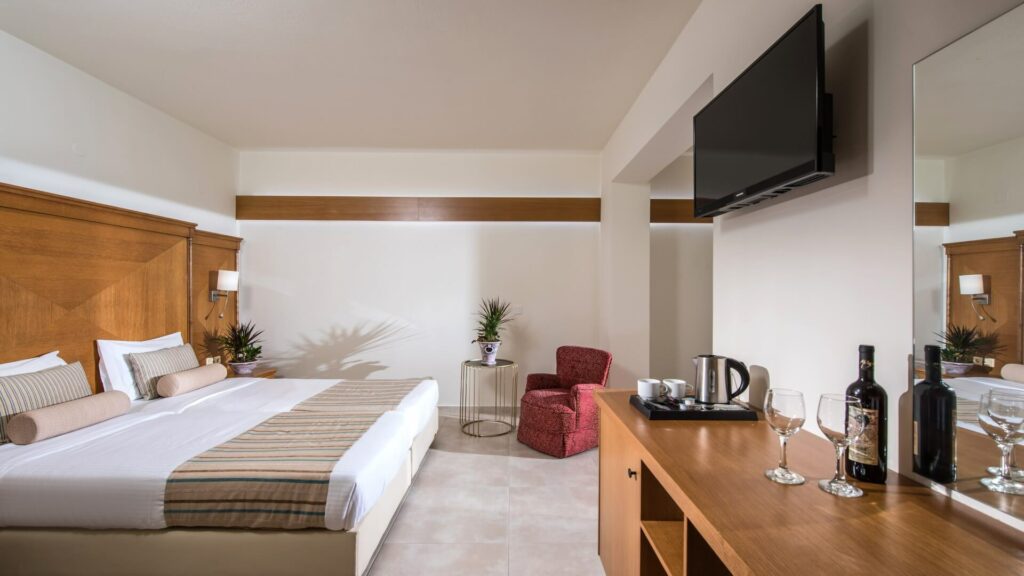 bella elena deluxe suite with private hot tub 3